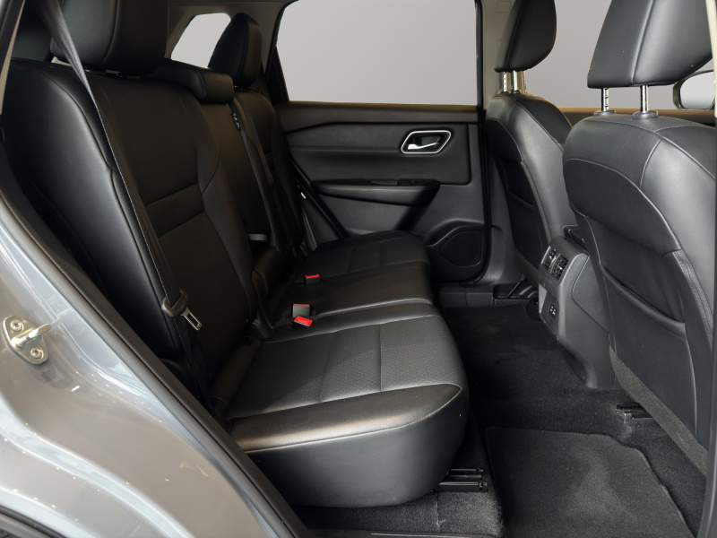 Nissan X-Trail  5 pts. Exclusive, TA, piel, RA-18 2024